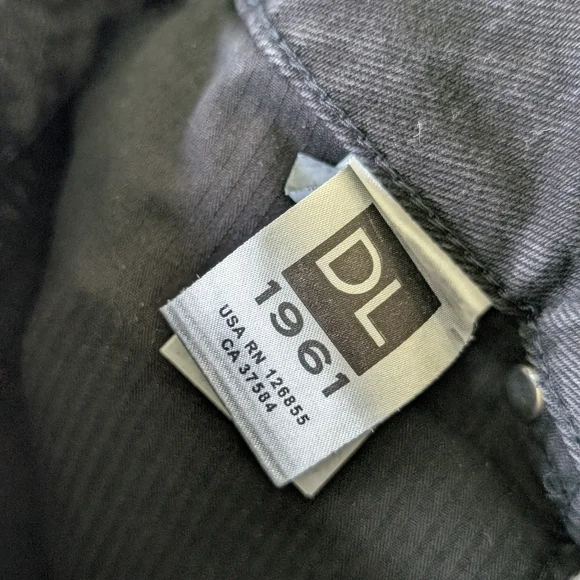 DL1961 Renne Blackwood Distressed Black Charcoal Jean Shorts - Picture 6 of 8